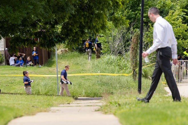Dallas police and members of the FBI are investigating the scene near the location where a toddler was found dead with multiple wounds in the Mountain Creek area of ​​Dallas on Saturday, May 15, 2021.  (Juan Figueroa / The Dallas Morning News via AP)
