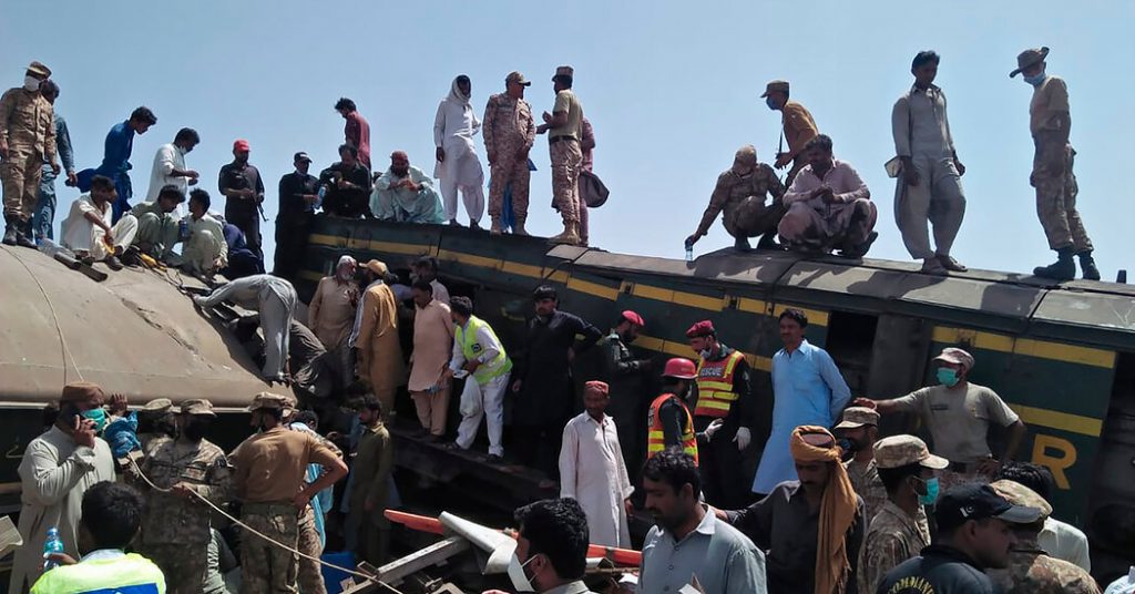 Train Crash in Pakistan Kills Dozens